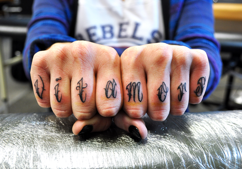 Tattoo of Vita Mors (Life & Death) on some knuckles.
