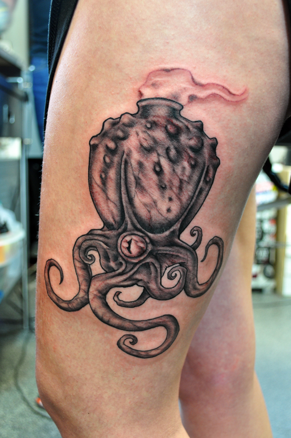 Its a squid monster tattoo, Mindbender Ghur'sha